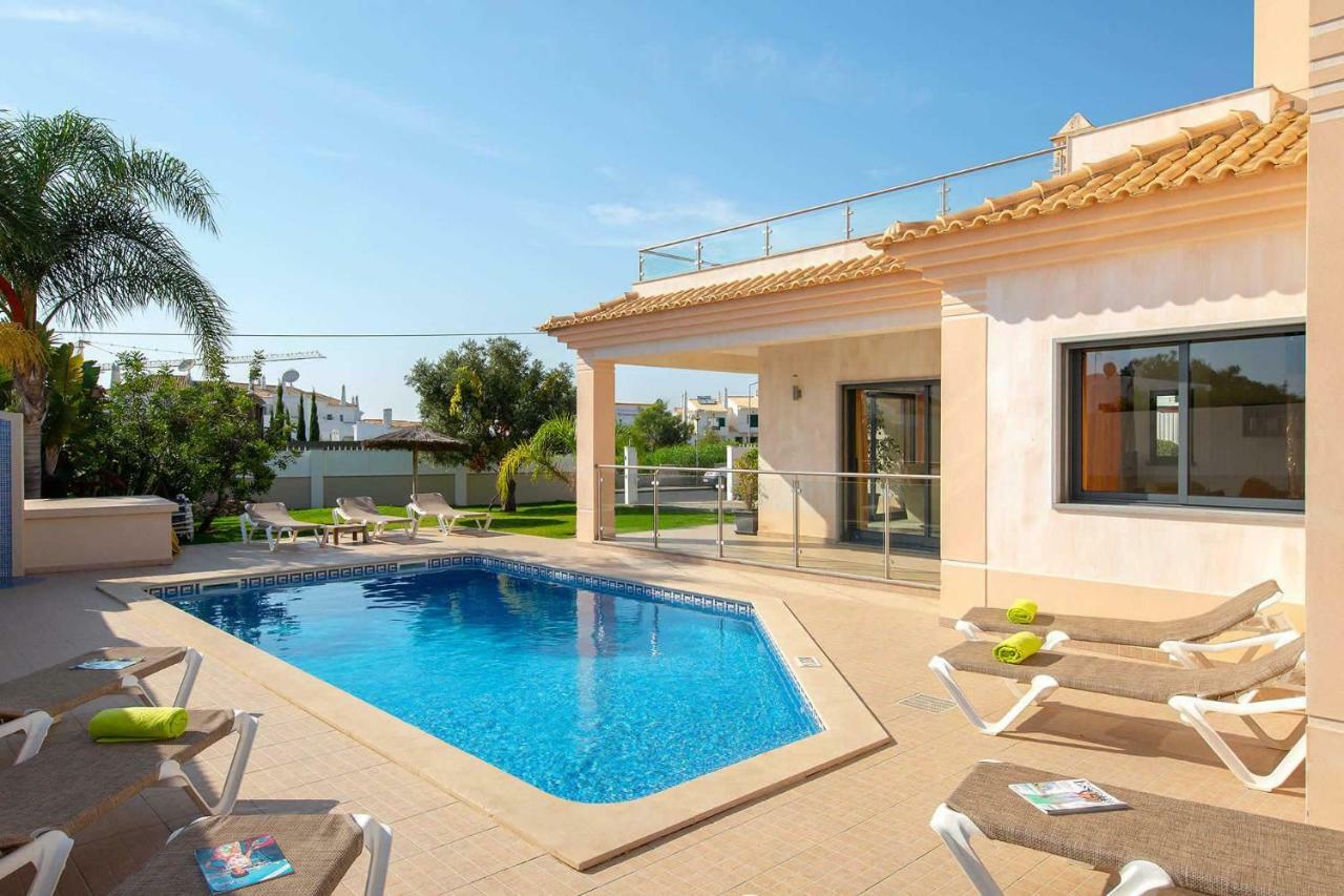 Villa Ruana - 5 Bedrooms On Suite- Free Out Door Hot Jacuzzi - By Bedzy อัลบูเฟรา ภายนอก รูปภาพ