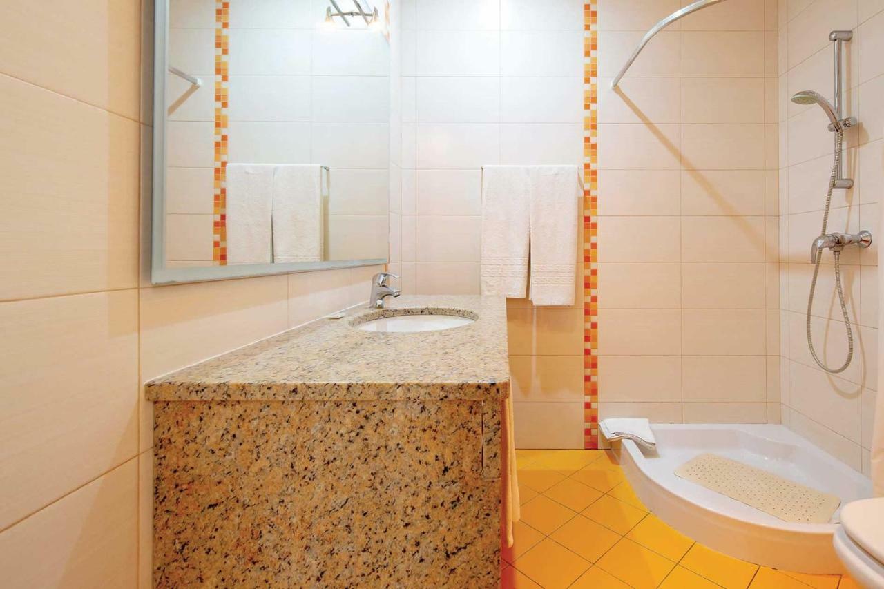 Villa Ruana - 5 Bedrooms On Suite- Free Out Door Hot Jacuzzi - By Bedzy อัลบูเฟรา ภายนอก รูปภาพ