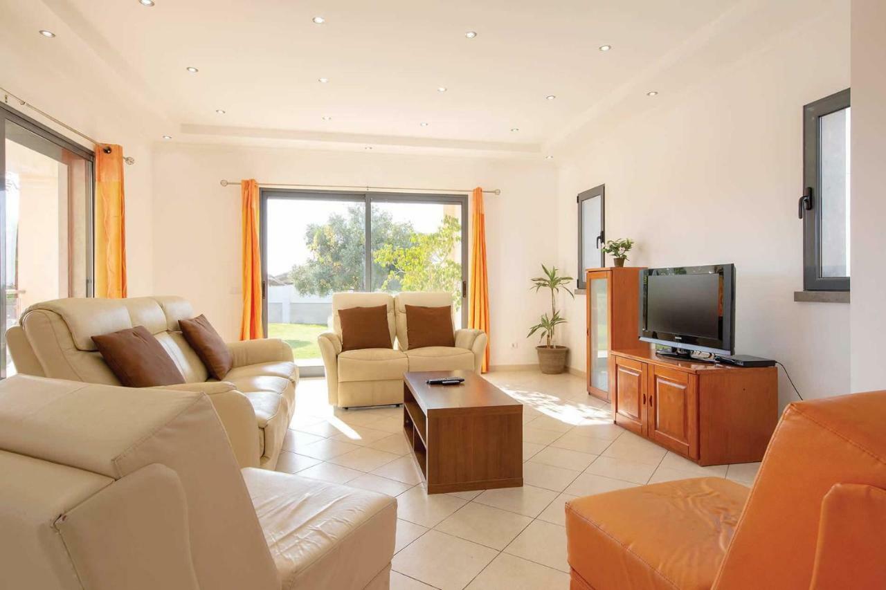 Villa Ruana - 5 Bedrooms On Suite- Free Out Door Hot Jacuzzi - By Bedzy อัลบูเฟรา ภายนอก รูปภาพ